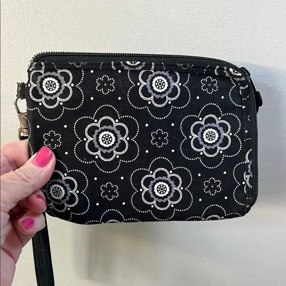 Thirty-one Grab and Go Black and White Floral Wristlet
